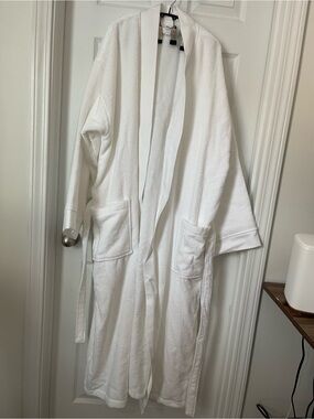 NWOT Peacock Alley White Waffle Robe